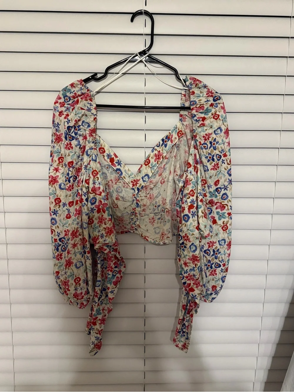 Zara White Floral Tie-Front Puff Sleeve Crop Top